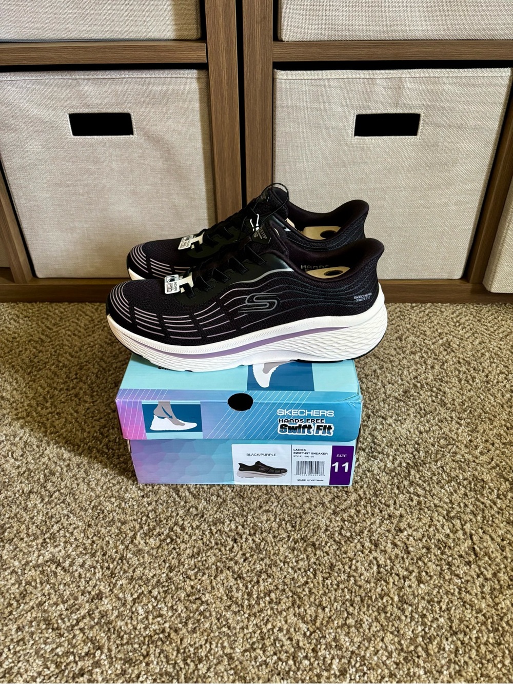 Skechers Swift Fit Size 11 Black and Purple Women's Slip-On Sneakers